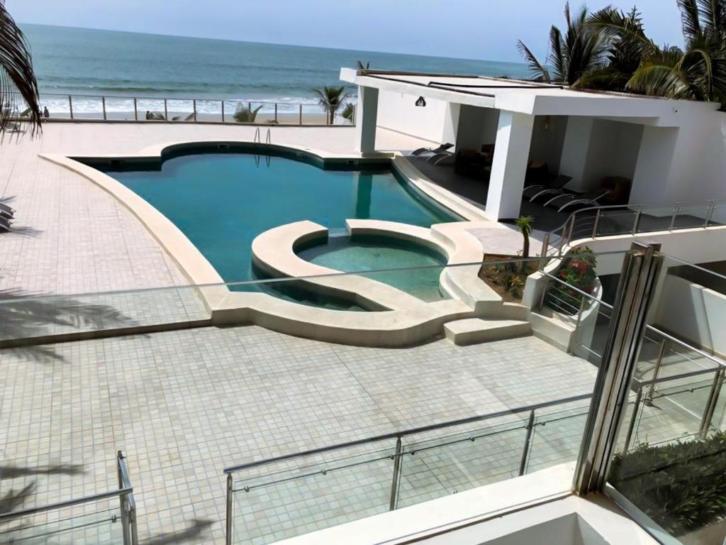 Villa Somone Pied Dans L'Eau Exteriér fotografie